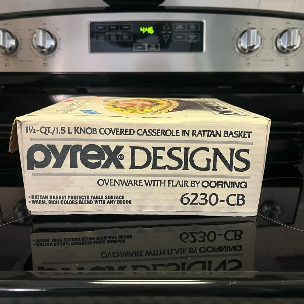 New in Box • 1987 Pyrex “Ovenware with Flair”‎